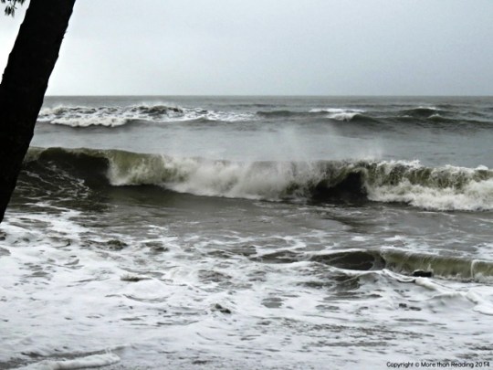 High tide and waves ahead of cyclone Ita
